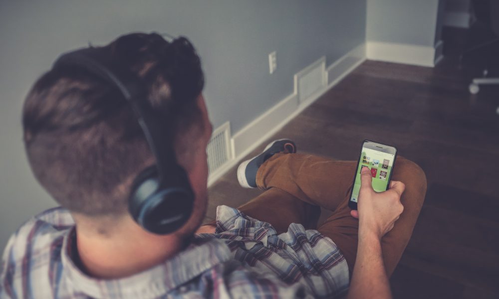 Best Audio books That Make You Fly When You Are Traveling