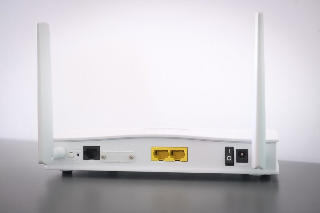 Basic Guide to Purchase and Install a Wi-fi Router for Buses Wi-Fi router