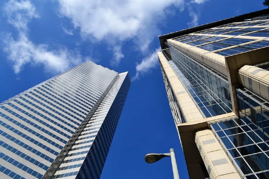 LONDON'S COMMERCIAL INVESTMENT MARKET