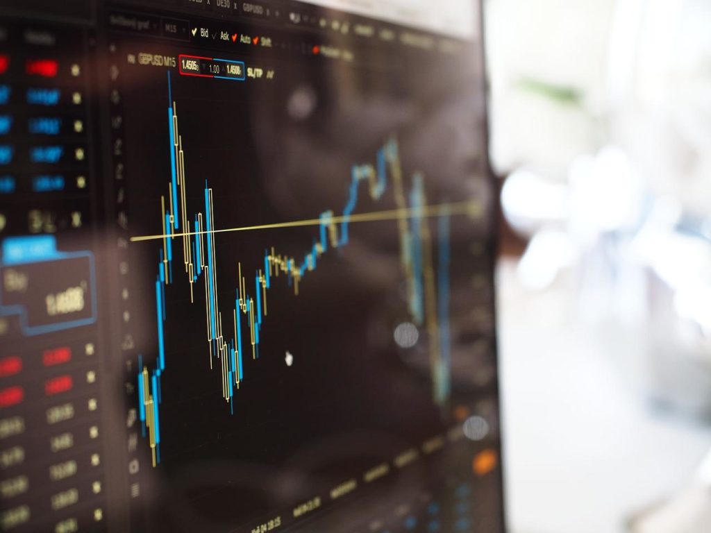 Copy Trading vs Trading Signals