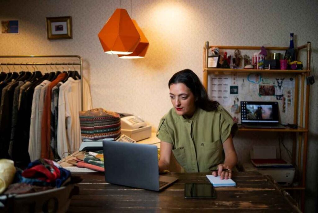 Start a Clothing Business Online