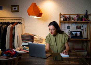 Start a Clothing Business Online