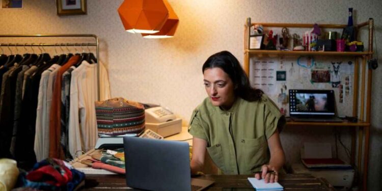 Start a Clothing Business Online